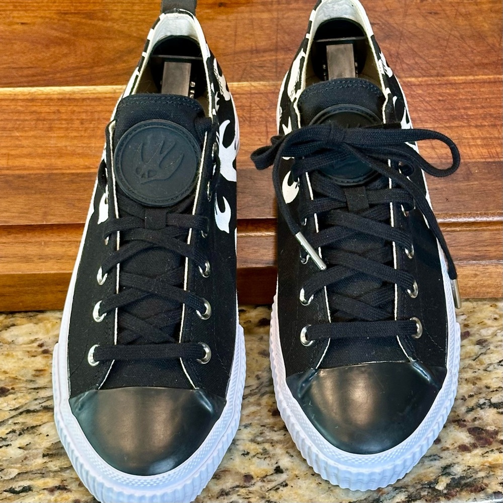 MCQ Alexander McQueen Swallow Cap Toe Sneakers - Picture 7 of 10